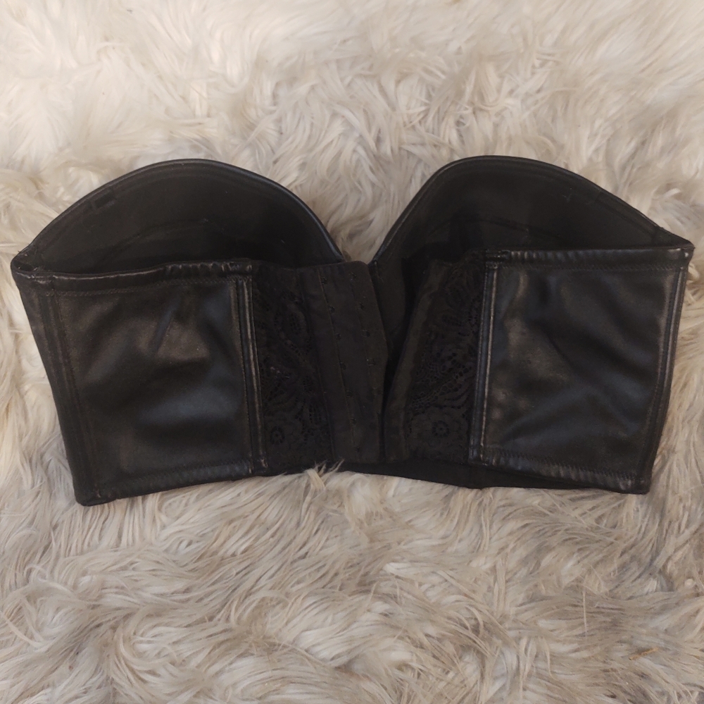SOLD    Victoria's Secret 👄 Faux Leather Strapless Structured Bra 36DD - Picture 2 of 4